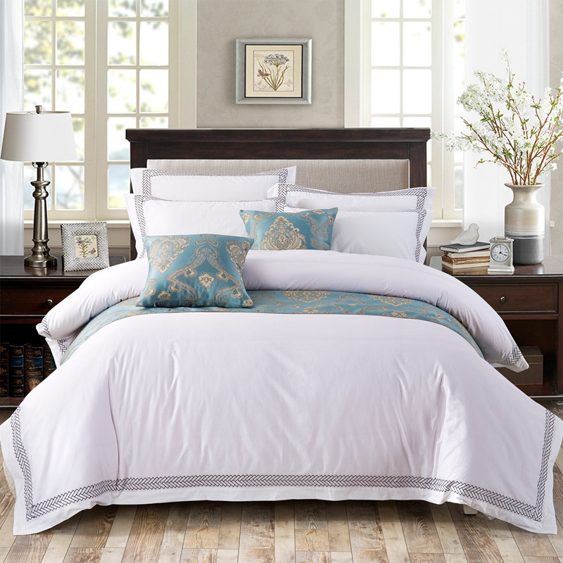 সাদা 6080S 100% কটন অ্যারো এমব্রয়ডারি করা হোটেল বেডরুম বেডিং শিট সেট