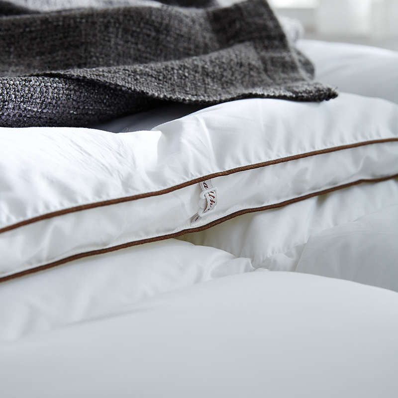 পাইপিং 100% তুলা সহ ডাক ডাউন উষ্ণ নরম ডুভেট পাইপিং 100% তুলা সহ ডাক ডাউন উষ্ণ নরম ডুভেট