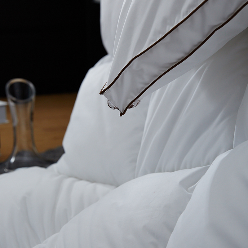 পাইপিং 100% তুলা সহ ডাক ডাউন উষ্ণ নরম ডুভেট পাইপিং 100% তুলা সহ ডাক ডাউন উষ্ণ নরম ডুভেট