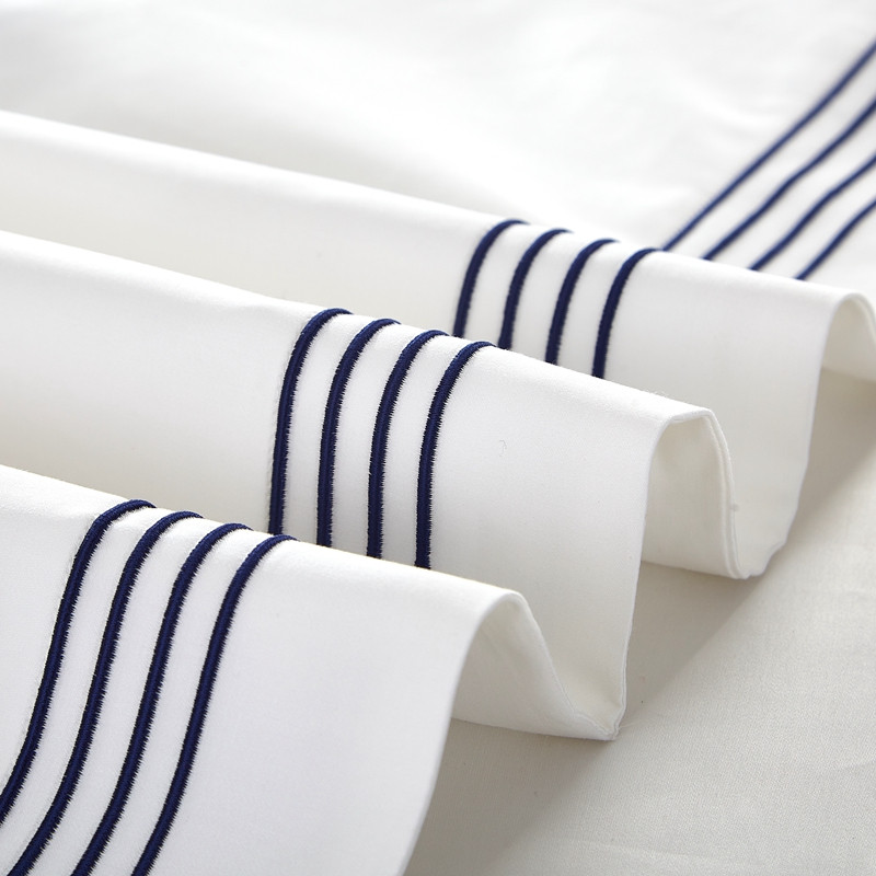 ফোর লাইন এমব্রয়ডারি ডুভেট কভার 100% কটন হোয়াইট 300TC বেডিং শীট সেট ফোর লাইন এমব্রয়ডারি ডুভেট কভার 100% কটন হোয়াইট 300TC বেডিং শীট সেট